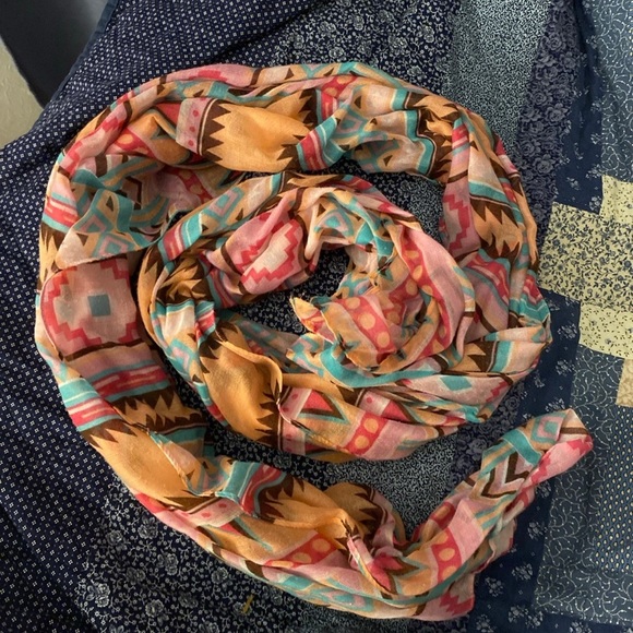 Women’s fashion scarf - Picture 3 of 4